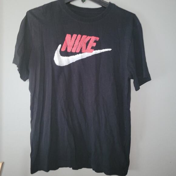 Nike Sportswear Crew Shirt Men's Short Sleeve Black University Red/White Medium - Picture 1 of 9
